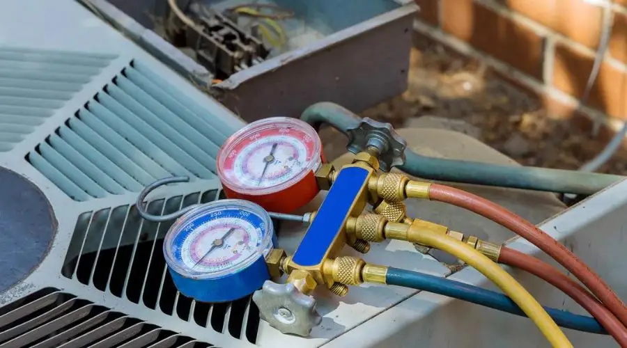 Outdoor air conditioning condenser unit that relies on refrigerant gas